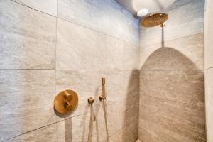 Kúpeľňa v ubytovaní Maison pour 9 - Jacuzzi - 300m de la plage