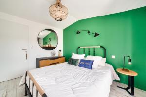 Posteľ alebo postele v izbe v ubytovaní Maison pour 9 - Jacuzzi - 300m de la plage