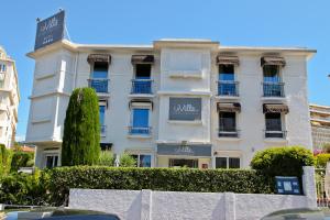 a white building with a sign on it at Hôtel La Villa Cannes in Cannes