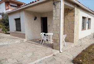 Fotografia z galérie ubytovania Casa con jardín y barbacoa en Cunit v destinácii Cunit