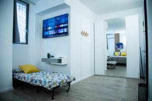 a living room with a bed and a mirror at STUDIO 47 - CITY LIFE in Milan