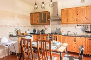 Gallery image of Casa da Olides - T3 in Santana