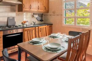 Gallery image of Casa da Olides - T3 in Santana