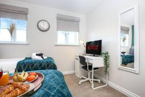 Televisor o centre d'entreteniment de Berrywood House - Close to Northampton Town Centre - Free Parking, Fast Wifi, SmartTV with Netflix by Yoko Property