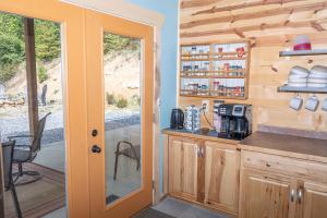 a kitchen with a counter with a coffee maker at The Lodge by On Cue Properties in Ghent