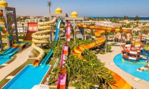 a water park with a water slide and a water course at résidence familiale CORAIL in Chott Meriem