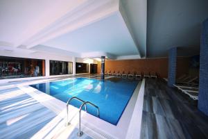 Бассейн в Sey Beach Hotel & Spa или поблизости