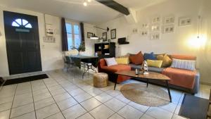 a living room with a couch and a table at Les Volets Bleus in Saint-Valery-sur-Somme