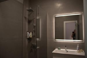 Ett badrum på Synathens II - Apartments & Studios