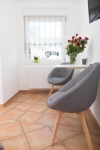 a dining room with a table and a chair at Pension Gästehaus La Mula in Treis-Karden