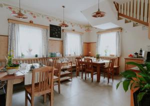 Restoran või mõni muu söögikoht majutusasutuses Mühlbauerhof