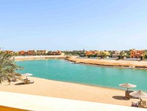 Afbeelding uit fotogalerij van Spacious Design Apt in Gouna at Infinity Pool and Lagoon View in Hurghada