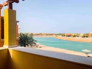 Afbeelding uit fotogalerij van Spacious Design Apt in Gouna at Infinity Pool and Lagoon View in Hurghada