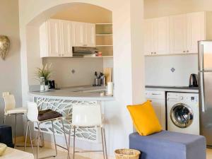 Afbeelding uit fotogalerij van Spacious Design Apt in Gouna at Infinity Pool and Lagoon View in Hurghada
