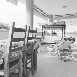 a room with two chairs and a bed and a table at Casa Vacanze "LA TERRAZZA" in Leporano