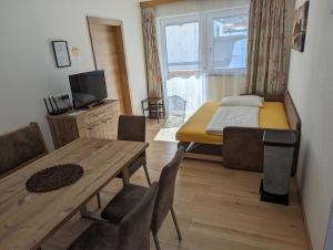 a small room with a bed and a table at Appartements Gotthardt in Flachau