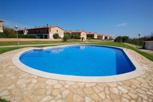 The swimming pool at or close to Daro 3D 46
