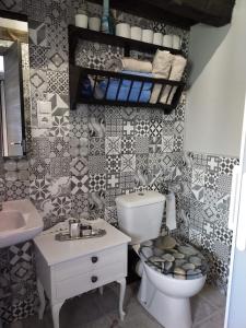 a bathroom with a toilet and a sink at Vivienda Vacacional La Yaya in Ortiguero +27 photos