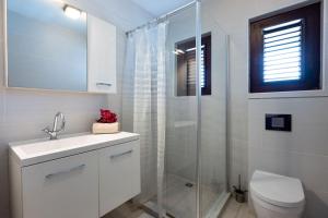 Een badkamer bij Mi Cuna Stays- The Villa