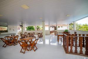 Balkón nebo terasa v ubytování Pousada Cantinho do Sossego Paraty tem Piscina com Vista pra Montanha, Salão de Jogos, Café da Manhã, Estacionamento, Gerador de Energia, Próximo as principais Praias, Ilhas e Cachoeiras