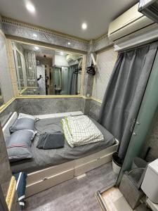 Ένα ή περισσότερα κρεβάτια σε δωμάτιο στο T A B Hotel