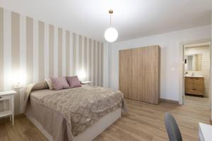 A bed or beds in a room at Neptuno Deluxe