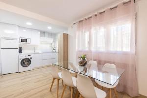 A kitchen or kitchenette at Neptuno Deluxe