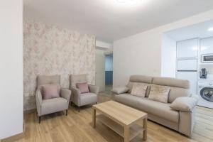 A seating area at Neptuno Deluxe