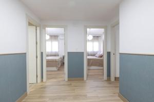 A bed or beds in a room at Neptuno Deluxe
