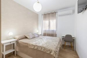 A bed or beds in a room at Neptuno Deluxe