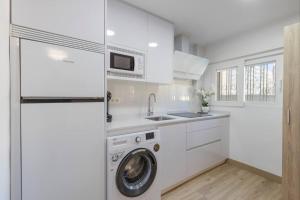 A kitchen or kitchenette at Neptuno Deluxe