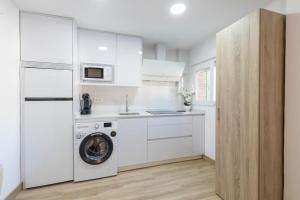 A kitchen or kitchenette at Neptuno Deluxe
