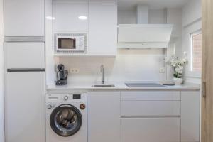 A kitchen or kitchenette at Neptuno Deluxe