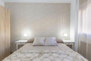 A bed or beds in a room at Neptuno Deluxe