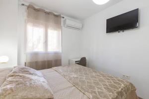A bed or beds in a room at Neptuno Deluxe