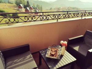A balcony or terrace at Apartman Lenka Zlatar