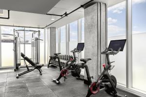 Fitness centrum a/nebo fitness zařízení v ubytování Live! by Loews - Arlington, TX