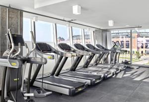 Fitness centrum a/nebo fitness zařízení v ubytování Live! by Loews - Arlington, TX