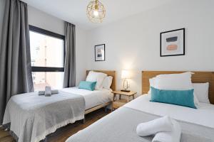 Łóżko lub łóżka w pokoju w obiekcie Feelathome Goya Apartments