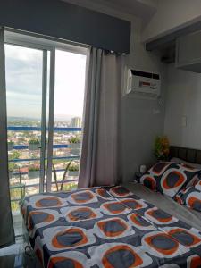 Ένα ή περισσότερα κρεβάτια σε δωμάτιο στο Mistow LoopTower@Limketkai