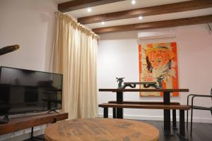 A television and/or entertainment centre at Can Senio 2
