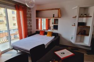 Posteľ alebo postele v izbe v ubytovaní Magnifique appartement avec balcon vue mer à l'entrée d'Ajaccio