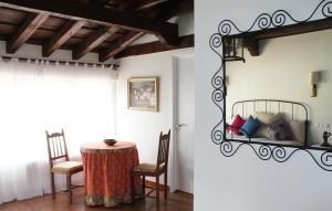 a dining room with a table and chairs at Casa La Manzanera in Burgos