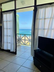 Nespecifikovaný výhled na moře nebo výhled na moře při pohledu z aparthotelu