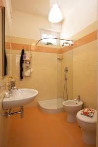 Hotel Torre Di Milo tesisinde bir banyo