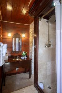 Bagno di Copper and Lumber Store Hotel