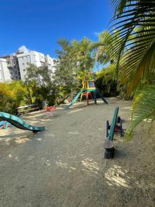 Leiksvæði fyrir börn á Mountain View Cibao