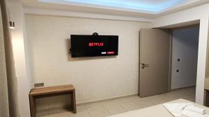 TV a/nebo společenská místnost v ubytování Anastasia Luxury Suites by Xenius Zeus in Nea Flogita
