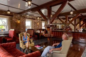 Ospiti di Copper and Lumber Store Hotel