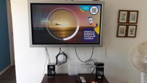 Телевизор и/или развлекательный центр в Casa Sur MDP SAN PATRICIO ACANTILADOS